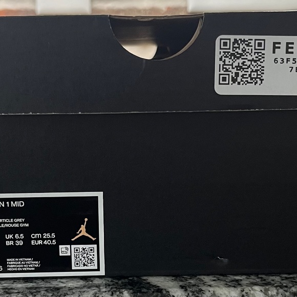 Jordan 1 Mid Shadow Red (Men’s 7.5) - Picture 6 of 6